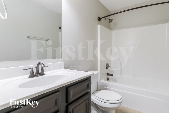Building Photo - 659 Silver Oak Dr