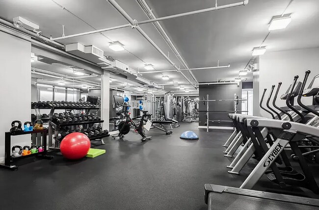 Building Photo - 175 W 95th St