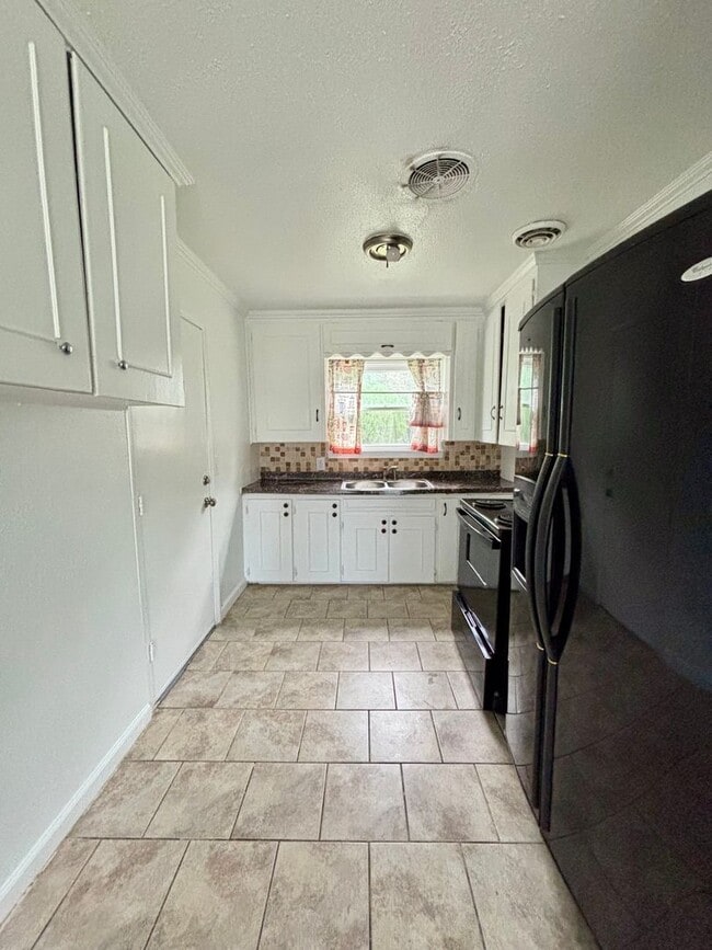 Building Photo - Nice 3 bedroom Home!