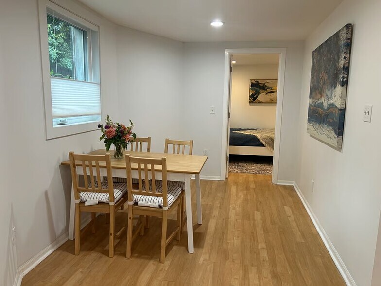 Building Photo - 632 NE Russell St