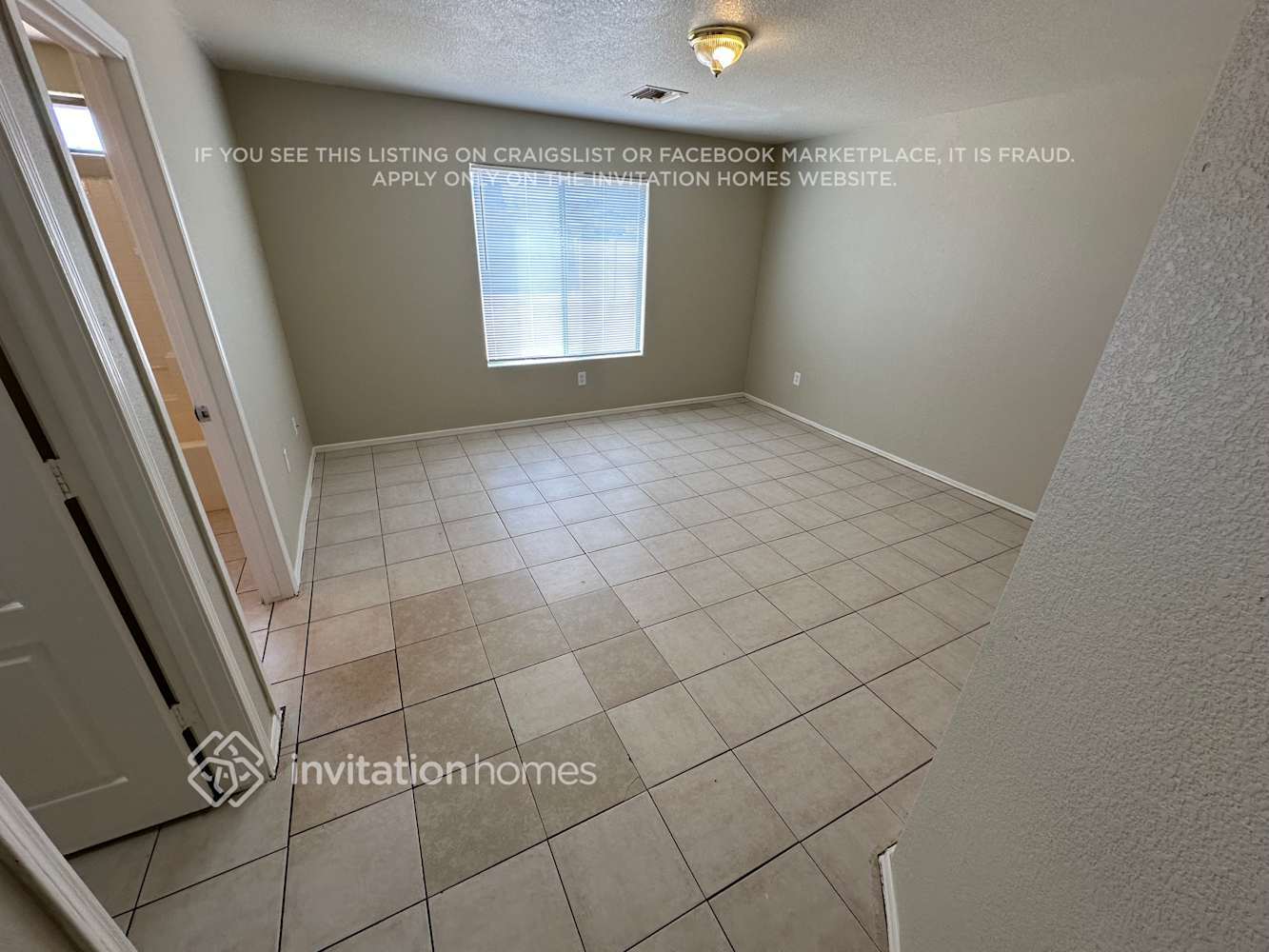 Building Photo - 2527 E Wier Ave