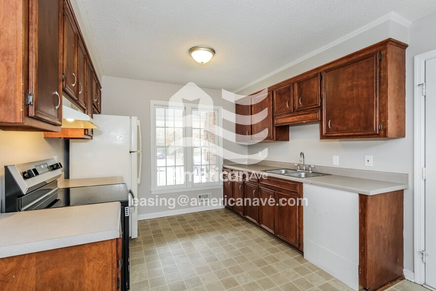 Building Photo - 709 Greensprings Dr