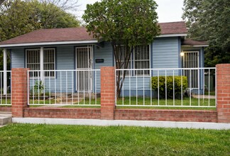 Building Photo - 1323 Lamar St