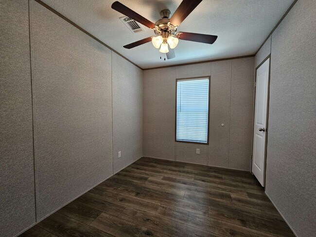 Building Photo - 514 Suwanee Dr