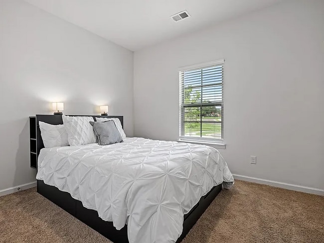 Building Photo - 15 Trevor Cv