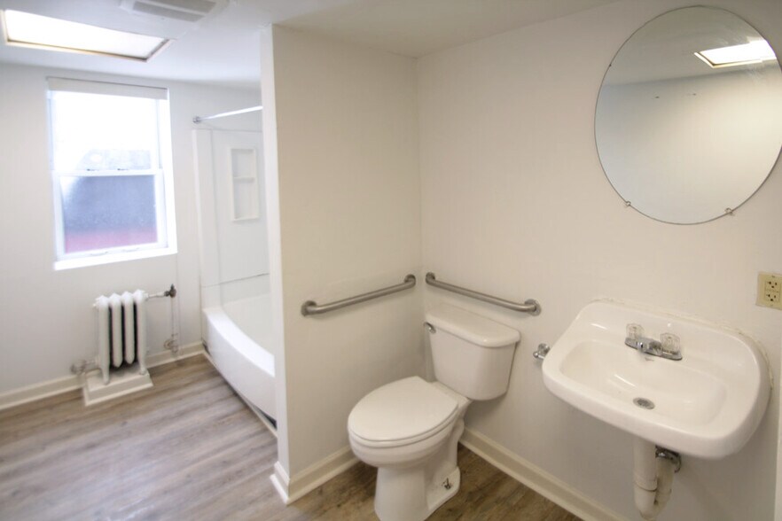 Building Photo - 505 South Ave