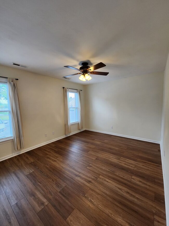Building Photo - KEMPSVILLE LAKE