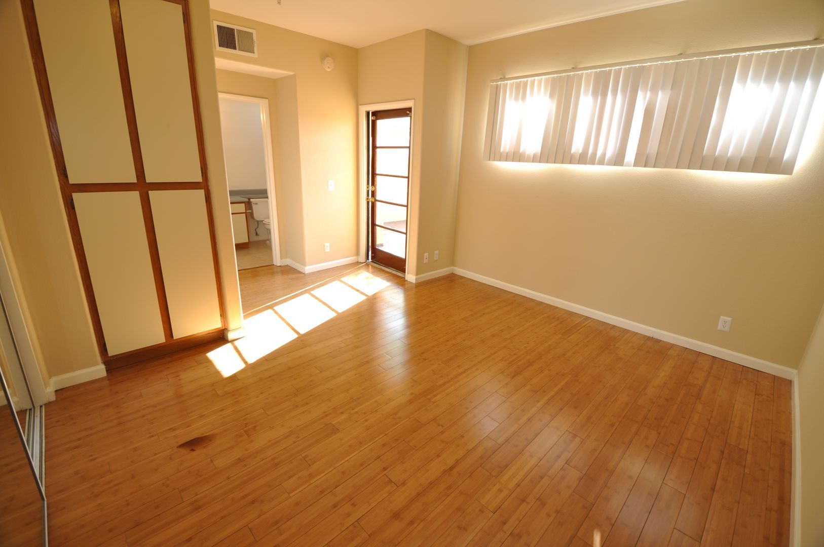 Building Photo - 425 N Alvarado St