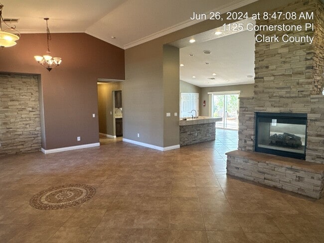 Building Photo - Beautiful Single Story with Pool in Eldorado