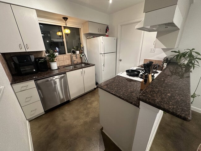 Building Photo - 1706 Royal Hill Dr