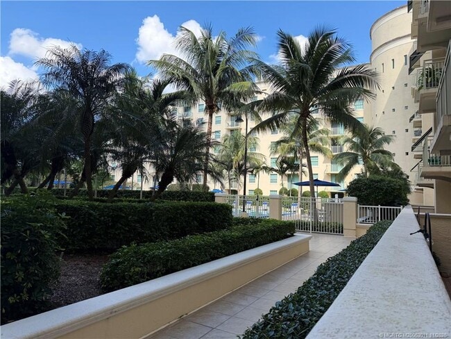 Building Photo - 610 Clematis St