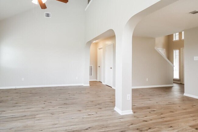 Building Photo - 22835 W Waterlake