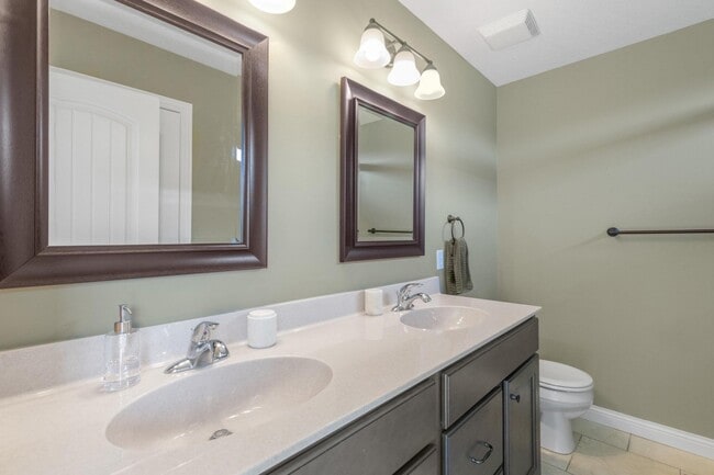 Building Photo - 5611 Abercorn Dr