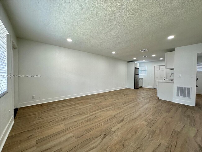 Building Photo - 116 NW 2nd Ave