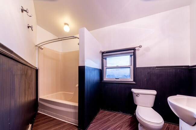 Building Photo - 952 Freeland St