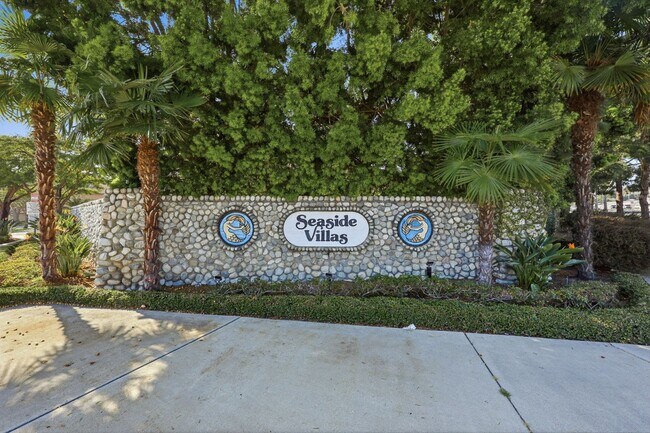 Building Photo - Beautifully Updated Townhome in Dana Point