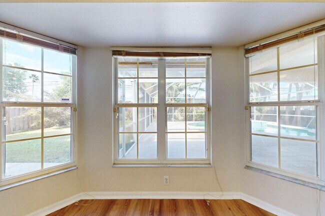 Building Photo - 967 SE Browning Ave