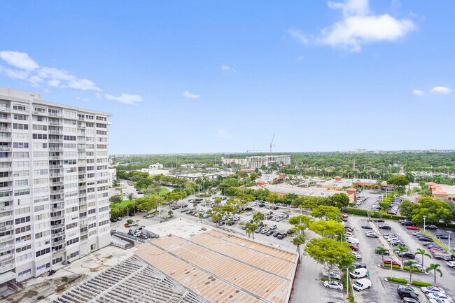Building Photo - 18051 Biscayne Blvd