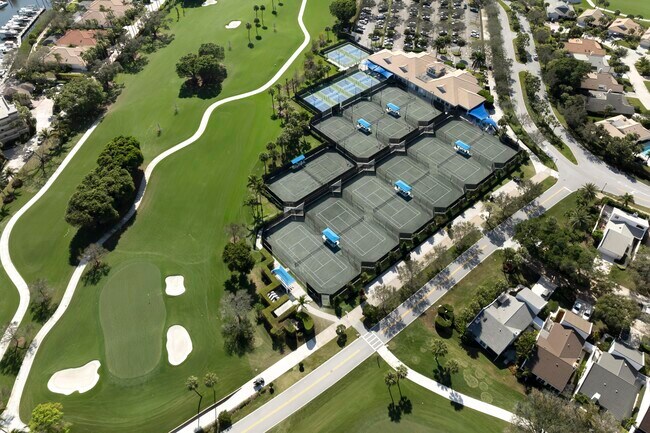 Building Photo - 17080 Crossgate Dr