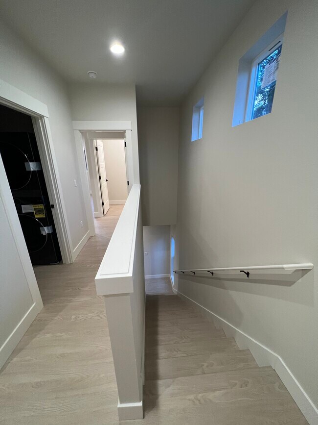 Building Photo - 10109 Alaska St S