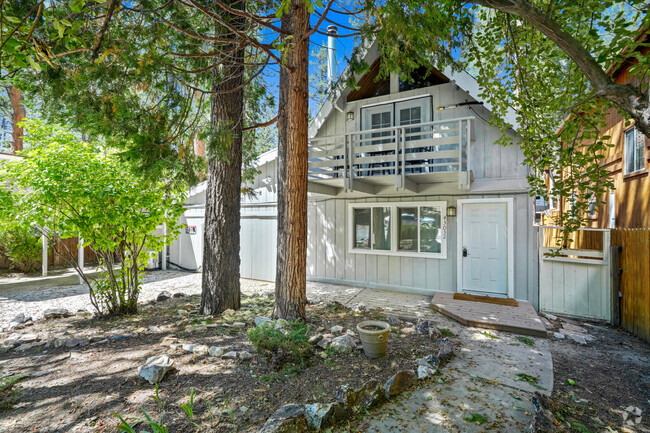 Building Photo - 43032 Sunset Dr