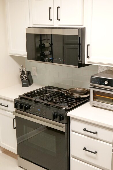 Building Photo - 350 G St SW