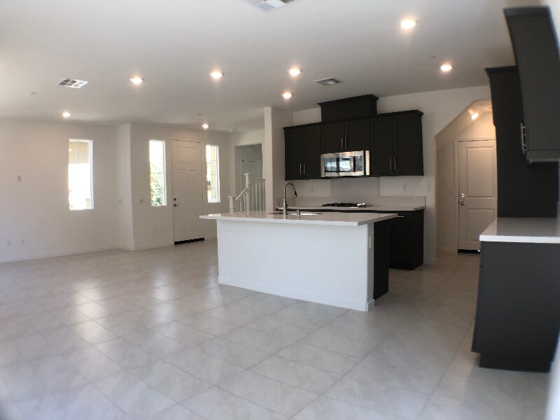 Building Photo - 16254 Lozano St