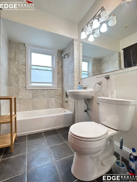 Building Photo - 92 Litchfield St