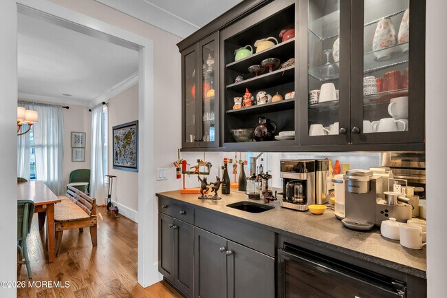 Building Photo - 513 Morris Ave