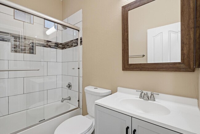 Building Photo - 16809 W Magnolia St