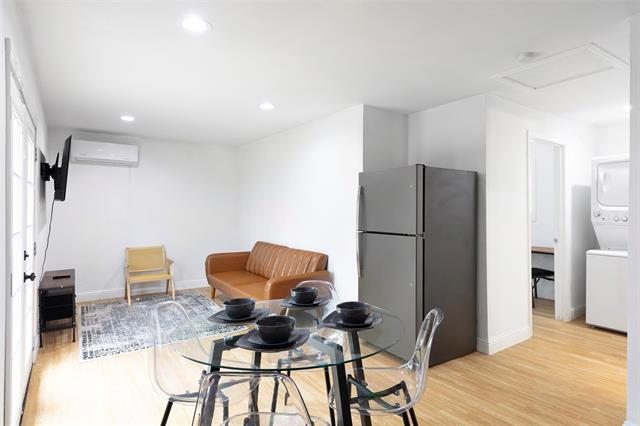 Building Photo - 8633 Westglen Dr