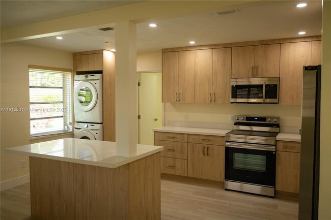 Building Photo - 467 SE 3rd St