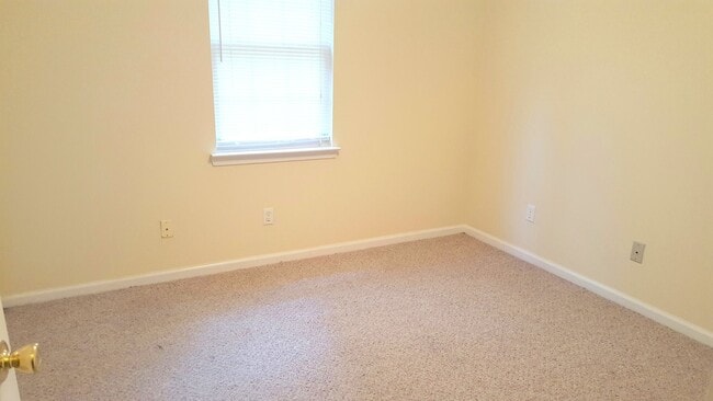 Building Photo - 410 S College St