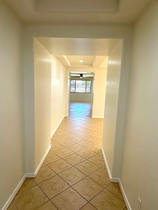 Building Photo - Fantastic Goodyear Home in Sedella