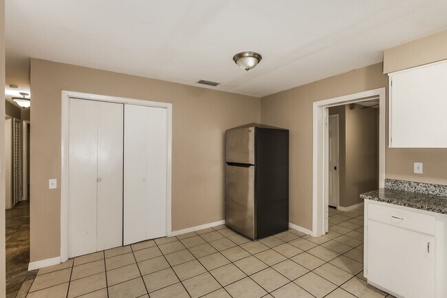 Building Photo - 4 BR/2.5BA | Newly Renovated Single Family Home | 1-Car Covered Parking | Fenced backyard!