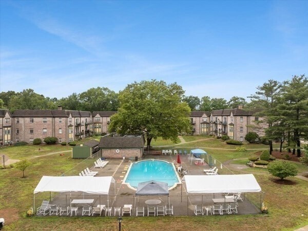 Building Photo - 502 Oak St