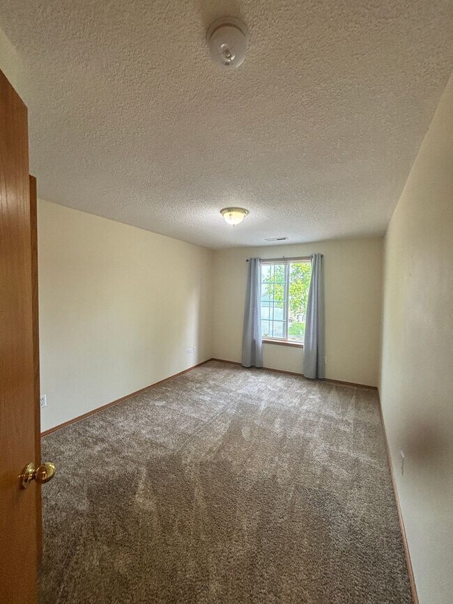 Building Photo - Spacious Tri-Level On Corner Lot