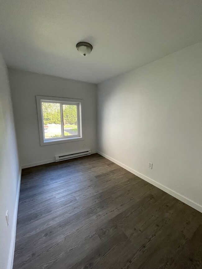 Building Photo - Fully Refreshed Westmoreland 3bd in Plex. ...