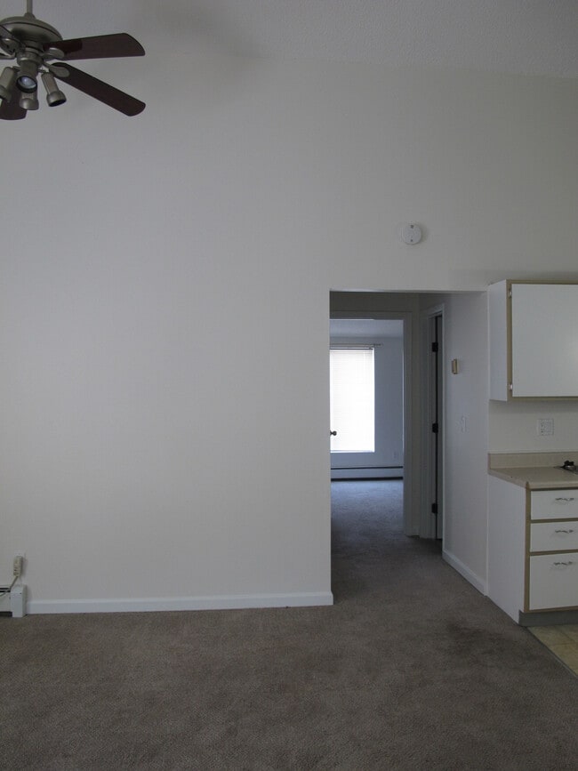 Building Photo - 2831 Somerville Dr