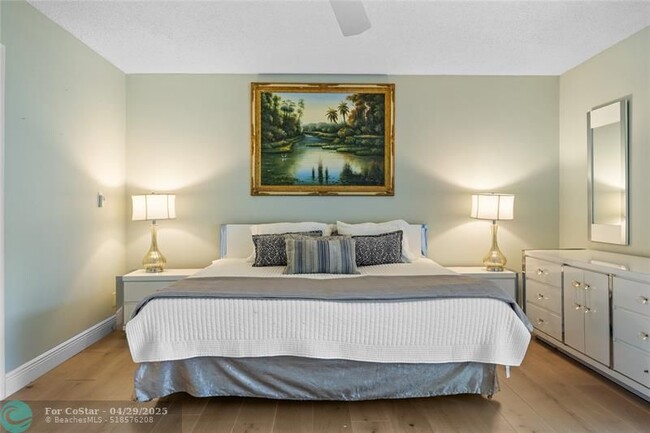 Building Photo - 4701 Martinique Dr