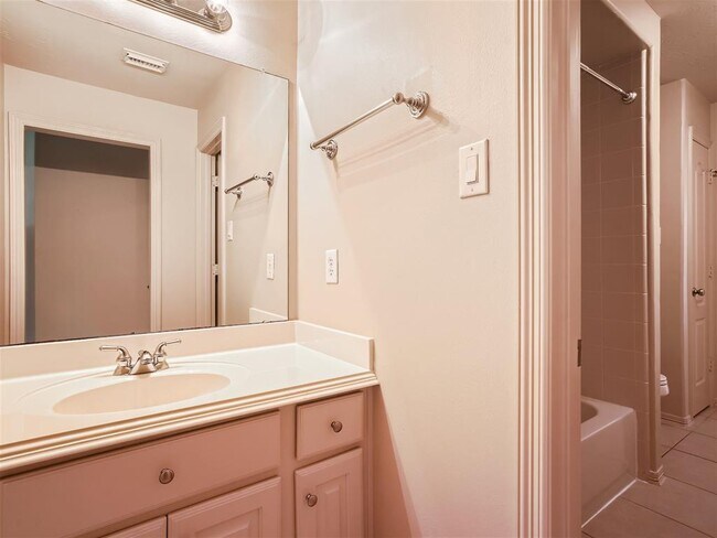 Building Photo - 2331 Vinemead Ct