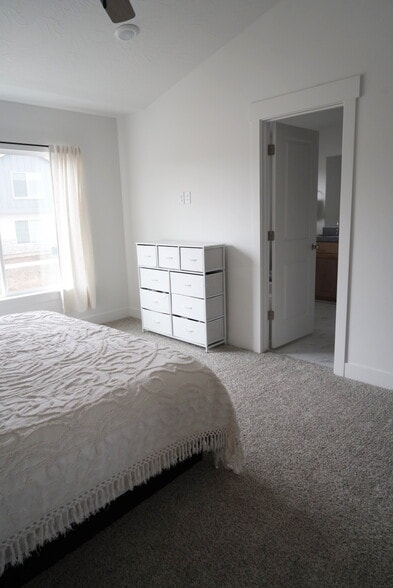 Building Photo - 1396 N 1780 E