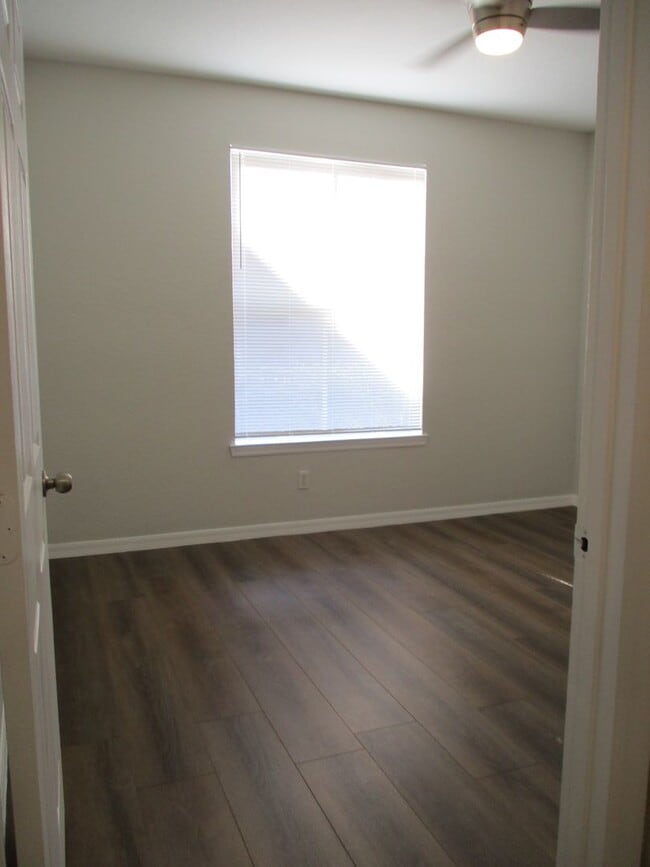 Building Photo - Gated Community in Metro West