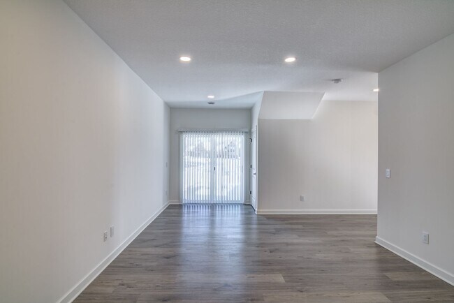 Building Photo - 2550 Dawes Place