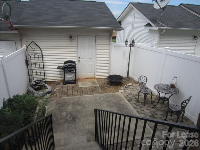 Building Photo - 216 Welton Way