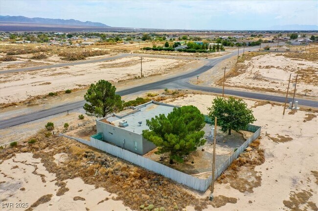 Building Photo - 5610 N Linda St