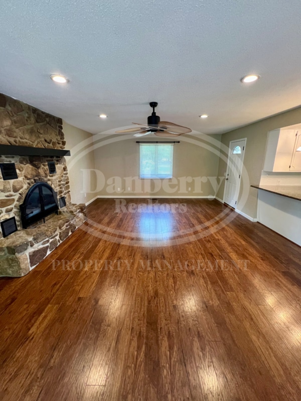 Building Photo - 1140 Ironwood Dr