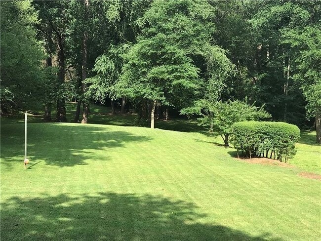 Building Photo - 2185 Palmyra Dr