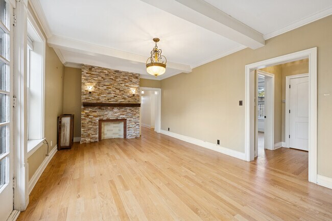 Building Photo - 2315 N Commonwealth Ave