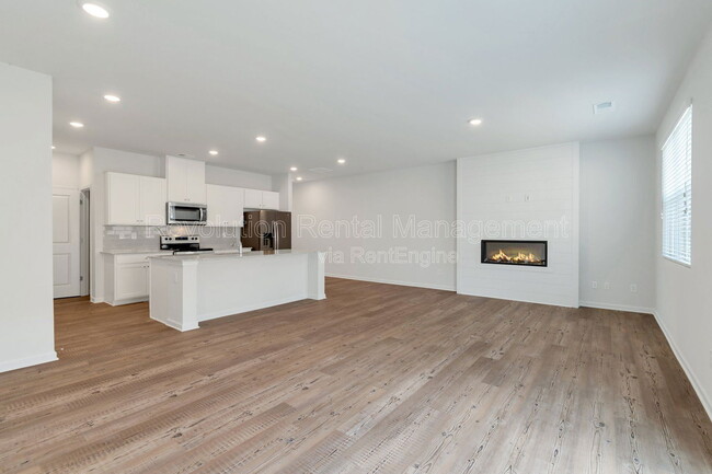 Building Photo - 101 Tumbling Waters Trl